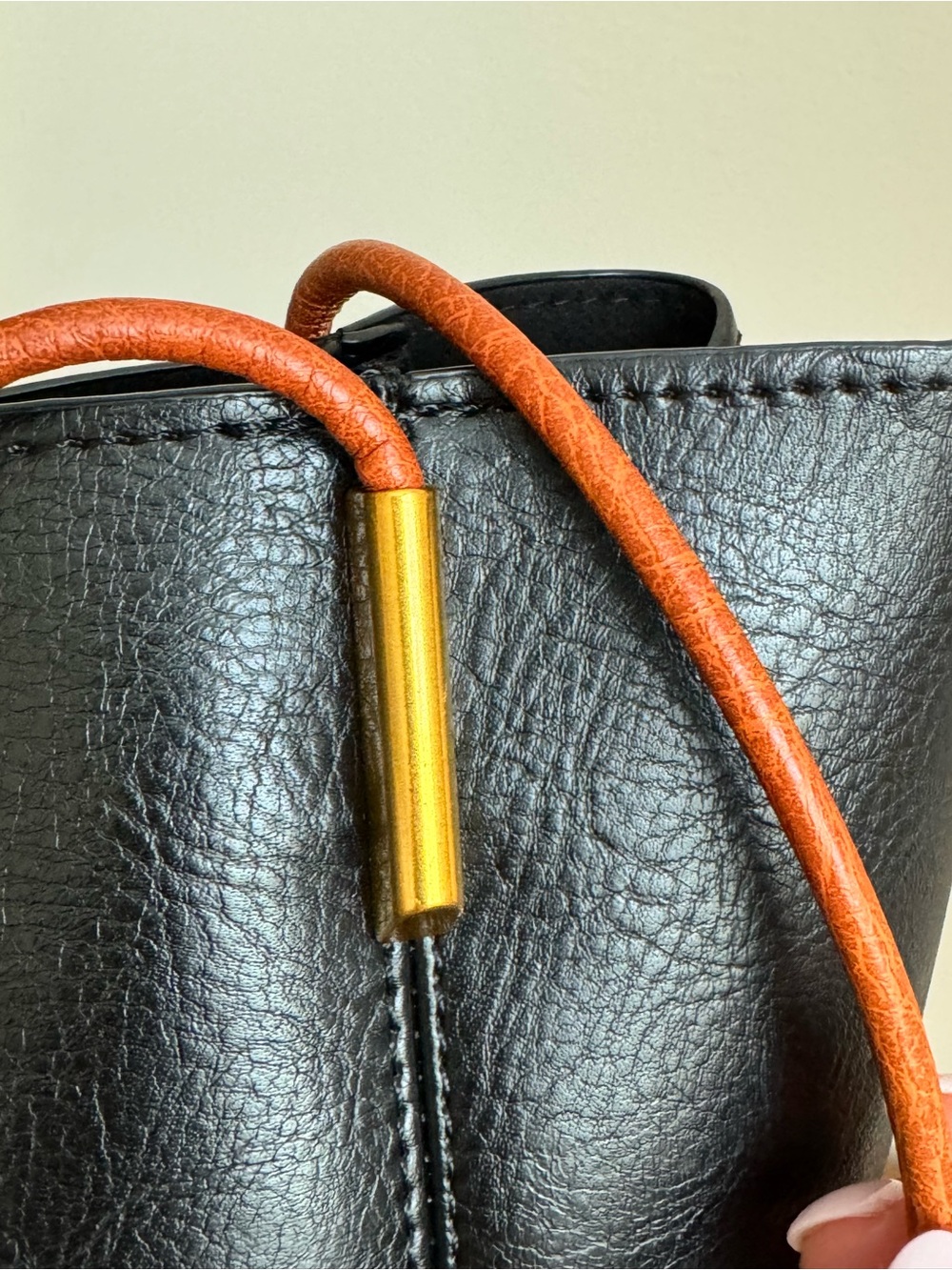 Antik Kraft Black Leather Bucket Bag with interior storage organizer - Picture 2 of 13